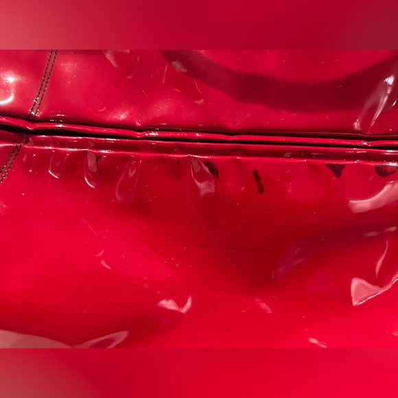 Patent leather Miu Miu travel bag - Picture 5 of 11